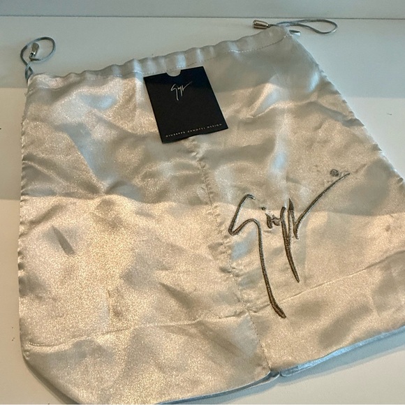 🚨Giuseppe Zanotti Black Leather Peep-Toe Pumps with Zipper-Rose Detail Size 38 - Picture 4 of 10